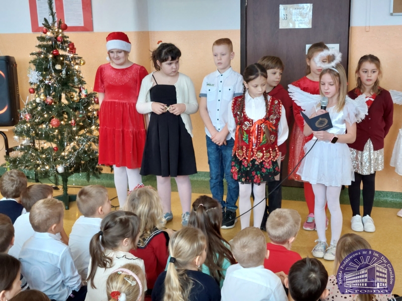 Obrazek wyróźniający wpis Apel świąteczny klas I-III i IV-VIII