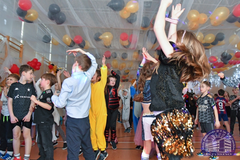 Obrazek wyróźniający wpis Zabawa karnawałowa w klasach I-III