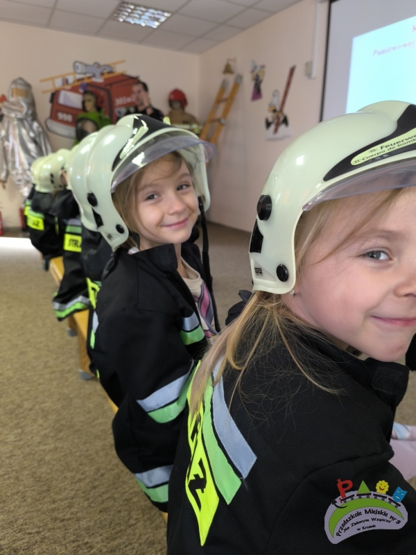 Wycieczka przedszkolaków do Komendy Miejskiej Państwowej Straży Pożarnej w Krośnie