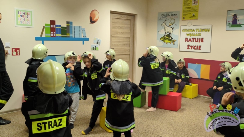 Wycieczka przedszkolaków do Komendy Miejskiej Państwowej Straży Pożarnej w Krośnie
