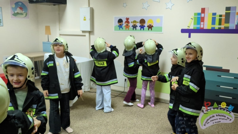 Wycieczka przedszkolaków do Komendy Miejskiej Państwowej Straży Pożarnej w Krośnie