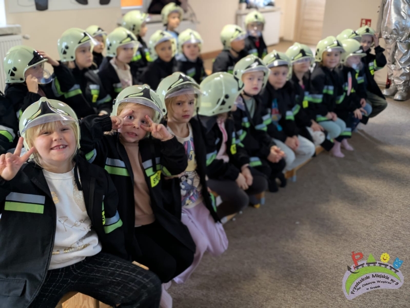 Wycieczka przedszkolaków do Komendy Miejskiej Państwowej Straży Pożarnej w Krośnie