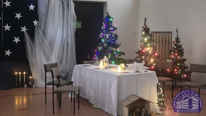 Apel świąteczny klas I-III i IV-VIII