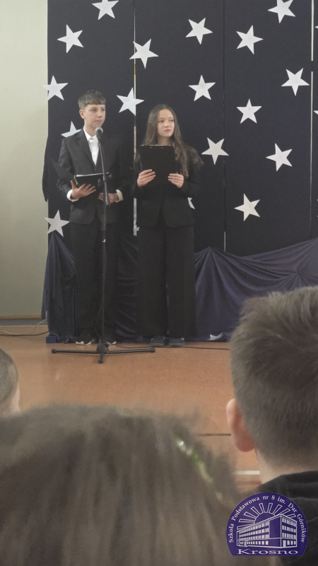 Apel świąteczny klas I-III i IV-VIII