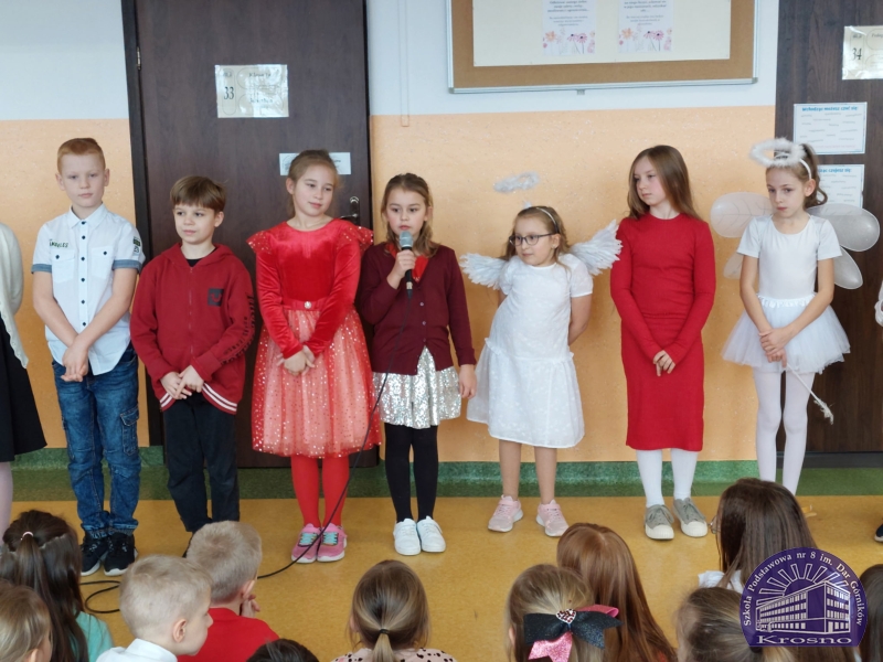 Apel świąteczny klas I-III i IV-VIII