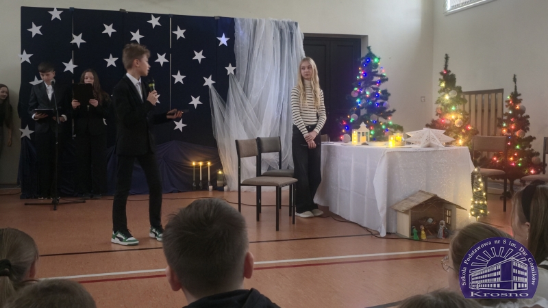 Apel świąteczny klas I-III i IV-VIII