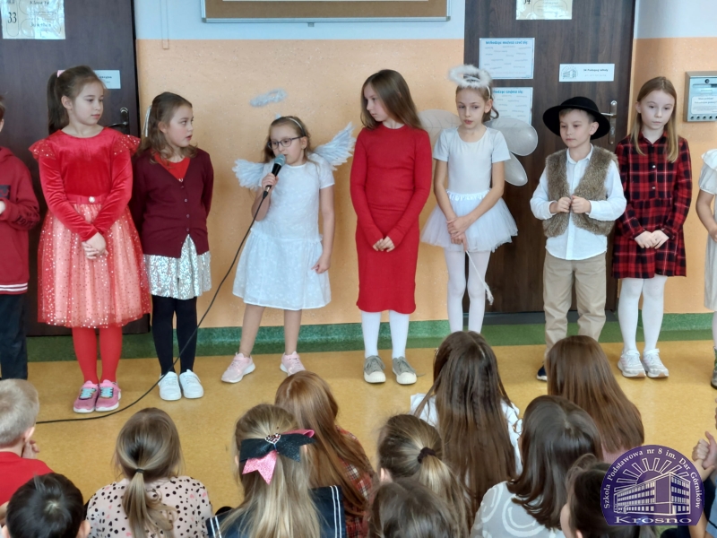 Apel świąteczny klas I-III i IV-VIII