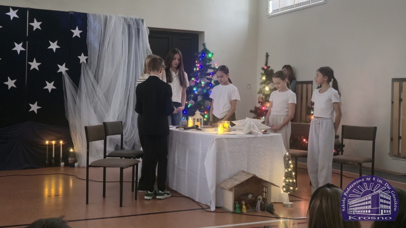 Apel świąteczny klas I-III i IV-VIII