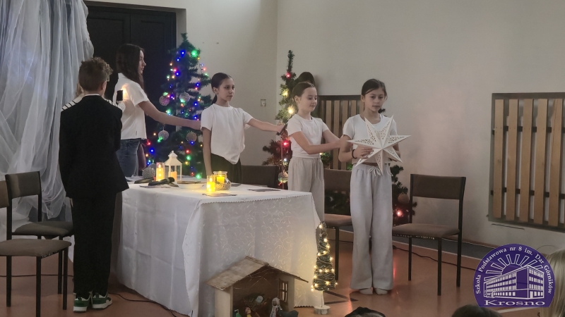 Apel świąteczny klas I-III i IV-VIII