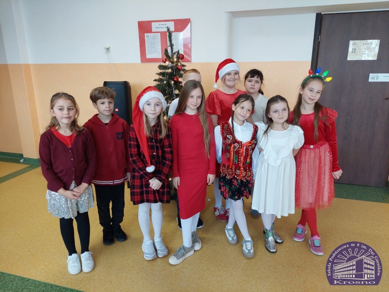 Apel świąteczny klas I-III i IV-VIII