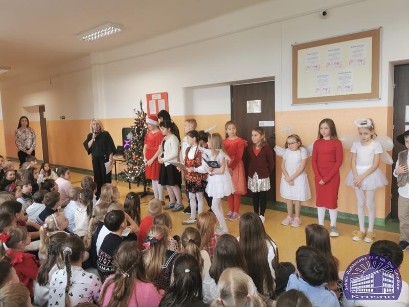 Apel świąteczny klas I-III i IV-VIII