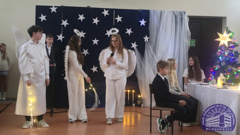 Apel świąteczny klas I-III i IV-VIII