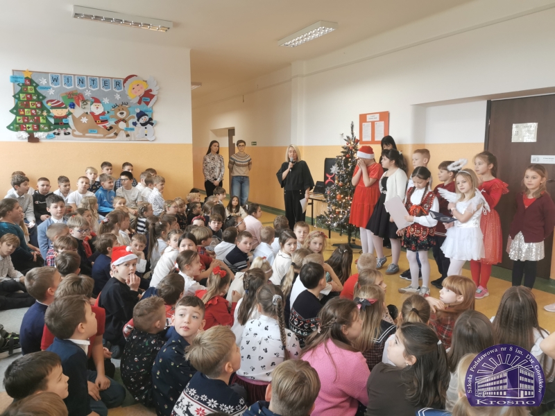 Apel świąteczny klas I-III i IV-VIII