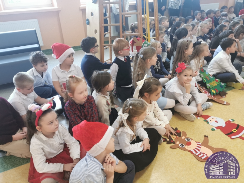 Apel świąteczny klas I-III i IV-VIII