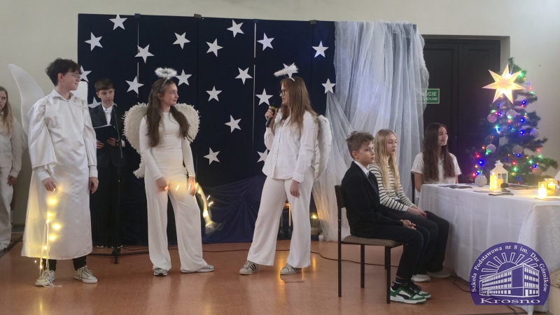 Apel świąteczny klas I-III i IV-VIII