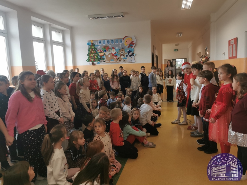 Apel świąteczny klas I-III i IV-VIII