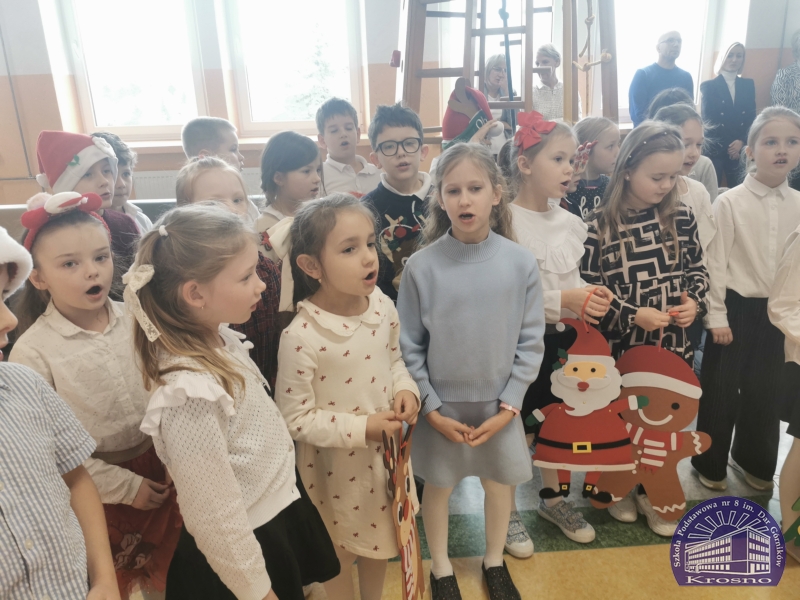 Apel świąteczny klas I-III i IV-VIII