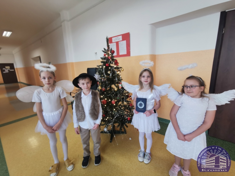 Apel świąteczny klas I-III i IV-VIII