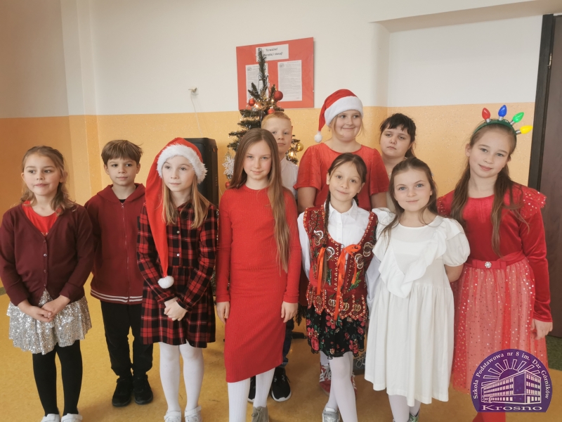 Apel świąteczny klas I-III i IV-VIII