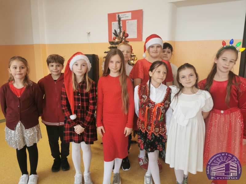Apel świąteczny klas I-III i IV-VIII