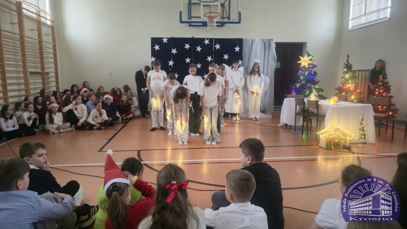 Apel świąteczny klas I-III i IV-VIII