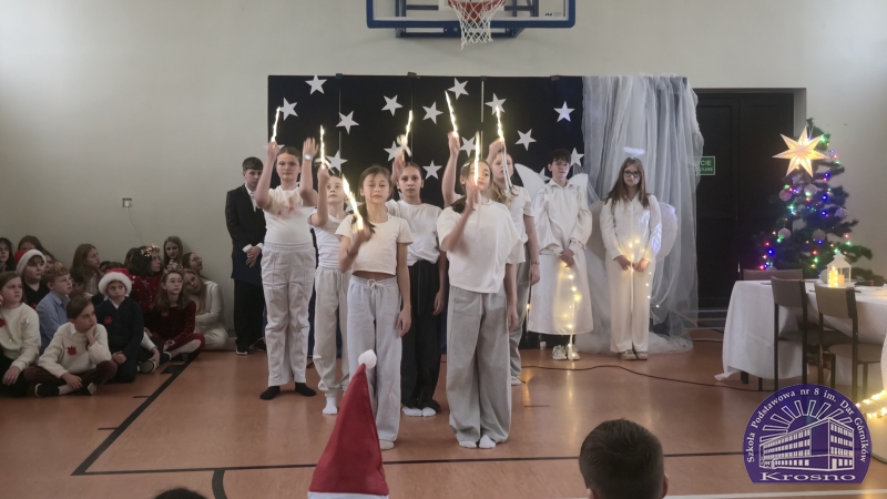 Apel świąteczny klas I-III i IV-VIII