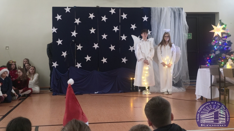 Apel świąteczny klas I-III i IV-VIII