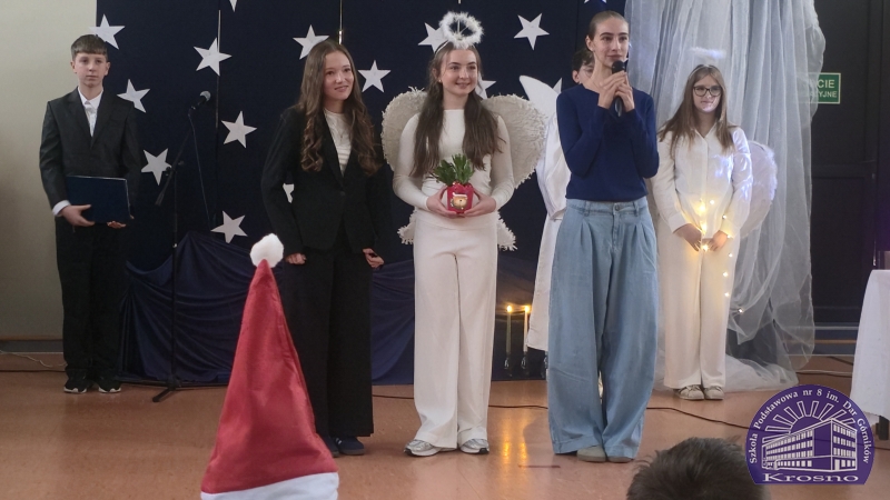 Apel świąteczny klas I-III i IV-VIII