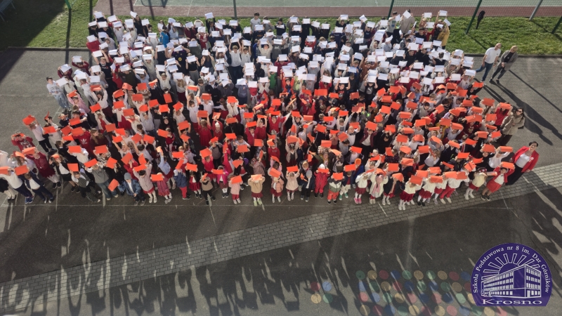 „Szkoła do hymnu”