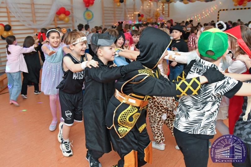 Zabawa karnawałowa w klasach I-III