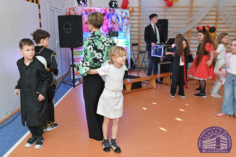 Zabawa karnawałowa w klasach I-III