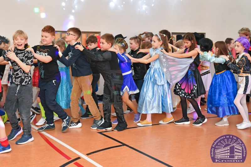 Zabawa karnawałowa w klasach I-III