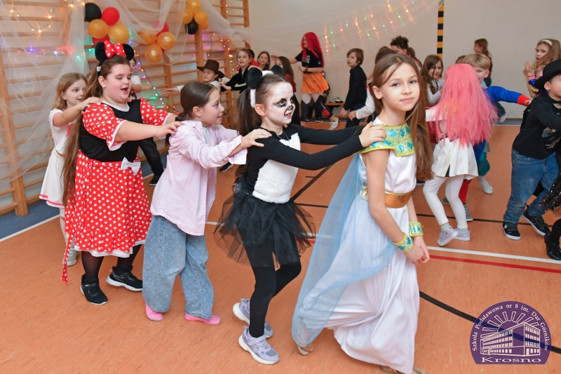 Zabawa karnawałowa w klasach I-III
