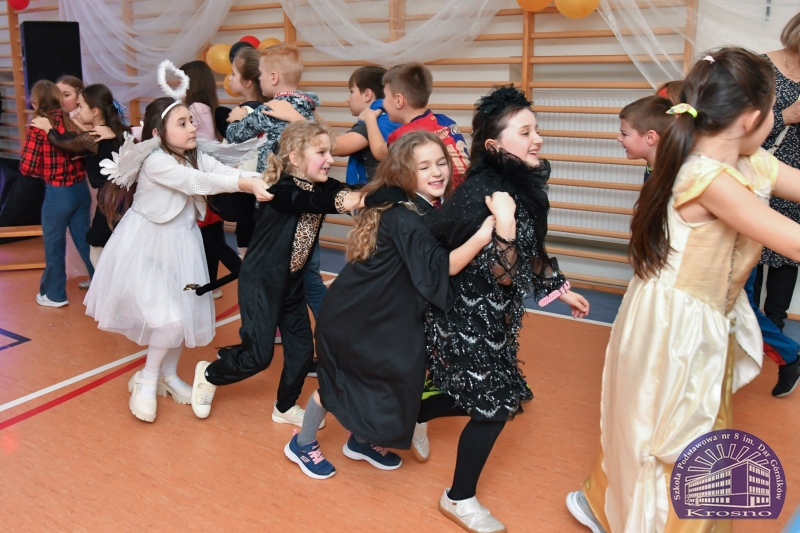 Zabawa karnawałowa w klasach I-III